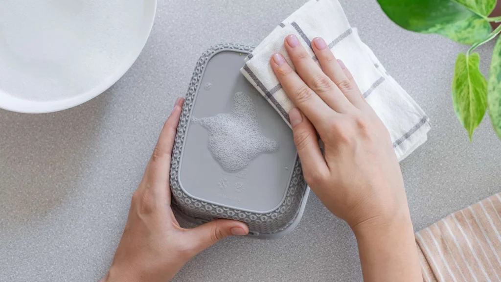 How to remove stickers from dishes with soap