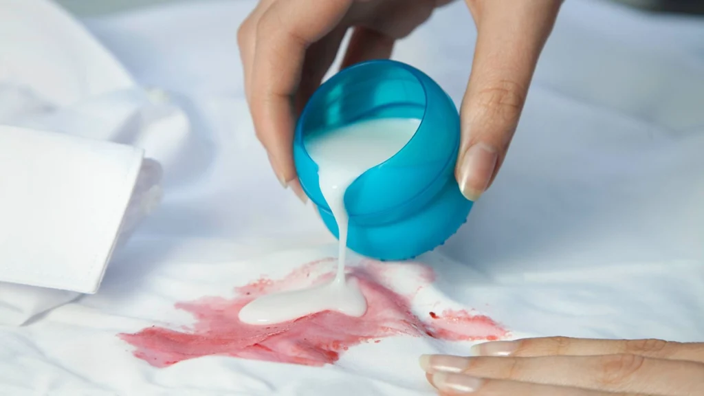 How to remove an oil stain with soap
