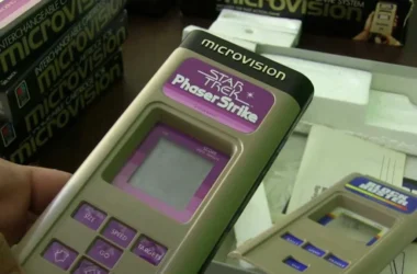 Перша портативна консоль Milton Bradley Microvision