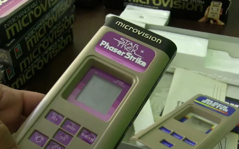 Перша портативна консоль Milton Bradley Microvision